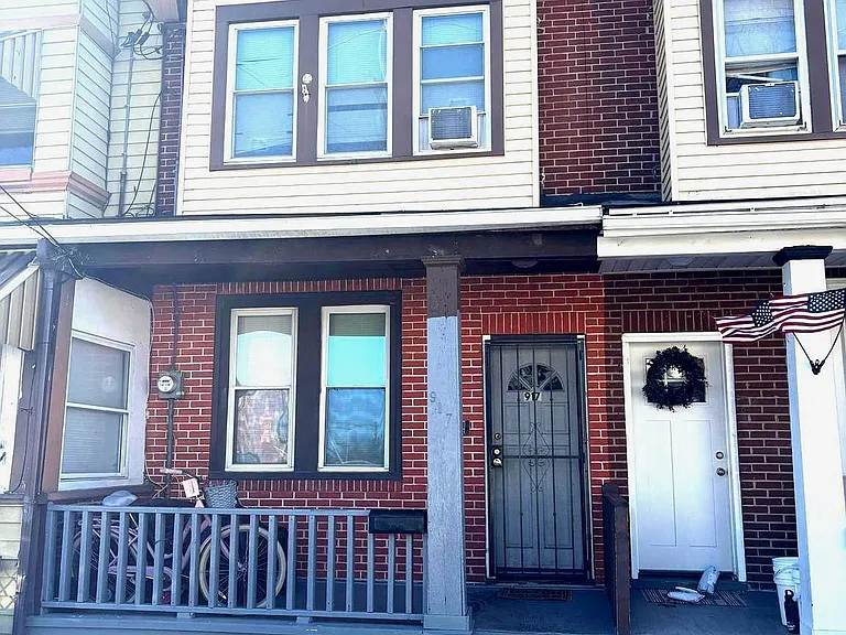 917 Koehler St — Photo 15