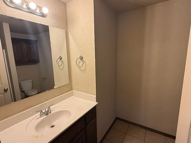 15100 Kyle Dr #B — Photo 9