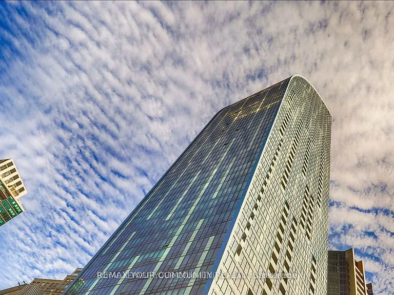 8 The Esplanade #2805 — Photo 3