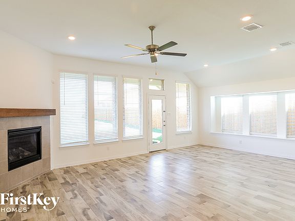 4th image of 1517 Lake Grove Dr