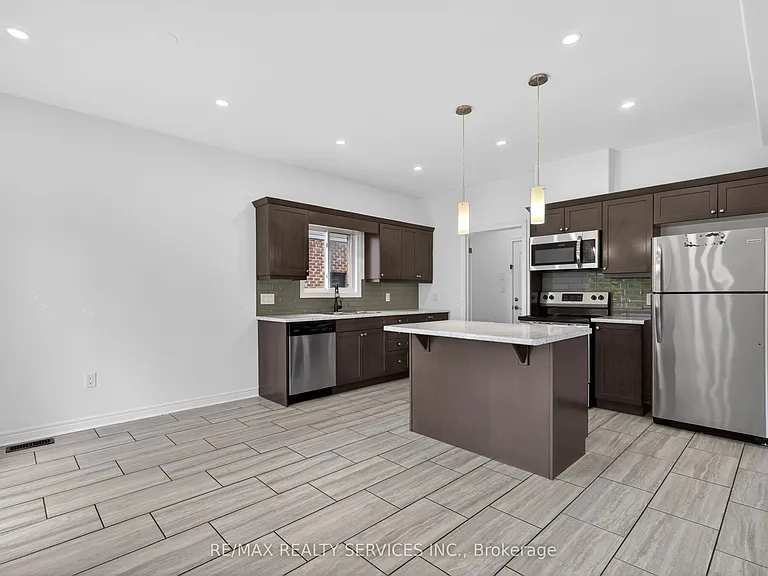 4 Bergenstein Cres — Photo 10