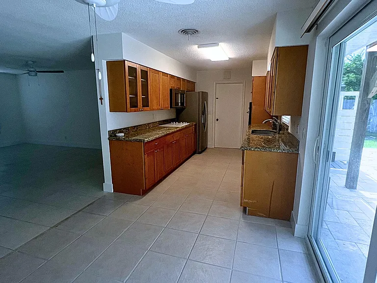 1260 Manor Dr — Photo 47
