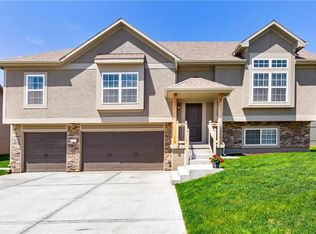 820 Cedar Ridge Dr, Raymore, MO 64083