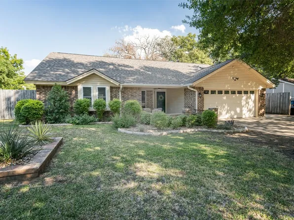 2227 Tanglewood Dr, Grapevine, TX 76051