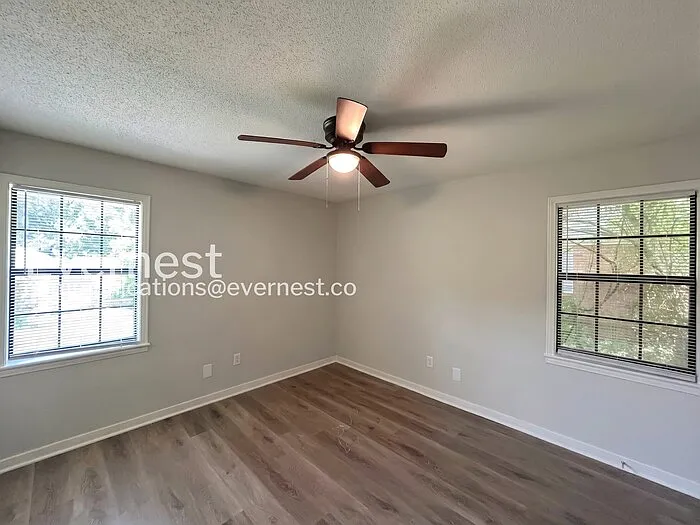 2372 Ashland Dr — Photo 18