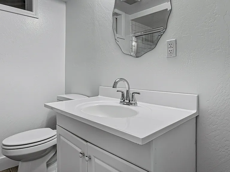 2319 Iowa Ave #B — Photo 12