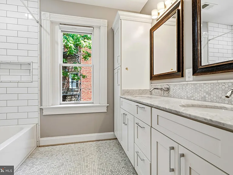 2121 R St NW — Photo 30