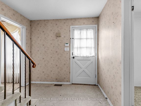 4th image of 691 Conacher Dr