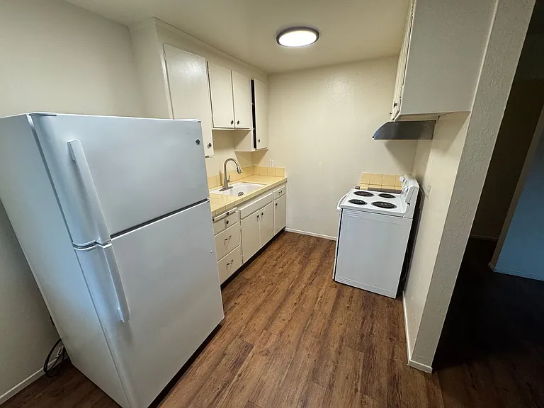 Mulberry Court Apartments — Photo 9