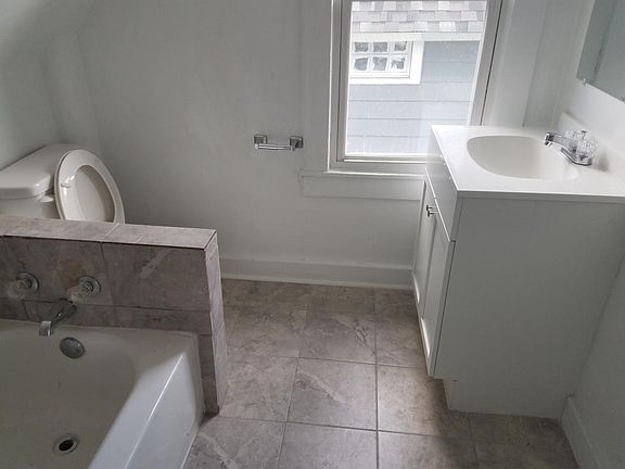 2nd image of 21 Hobson St