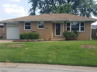 224 Park Ln, Wood River, IL 62095