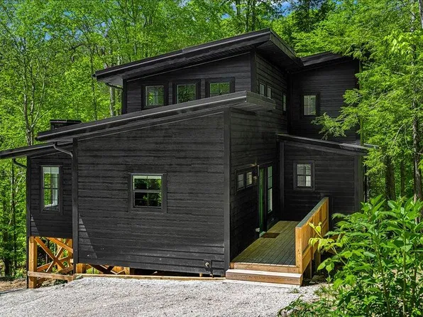 217 Sunset Rdg, Rogers, KY 41365