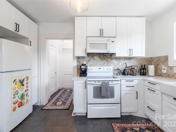 charlotte-north-carolina-2078154998 picture