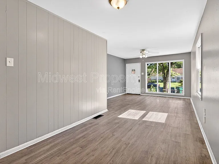 345 Caithness Rd — Photo 2