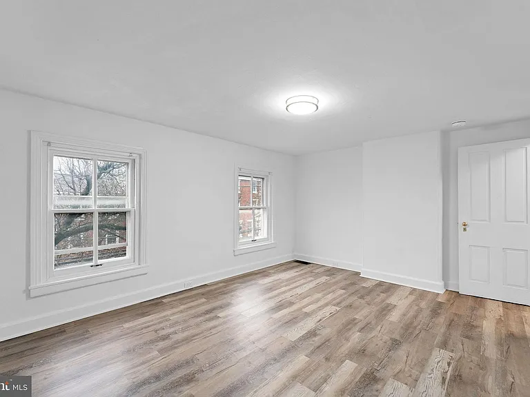 28 W Airy St — Photo 17
