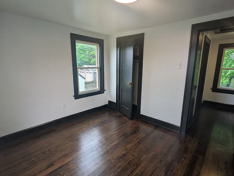1059 Whittier Ave — Photo 5