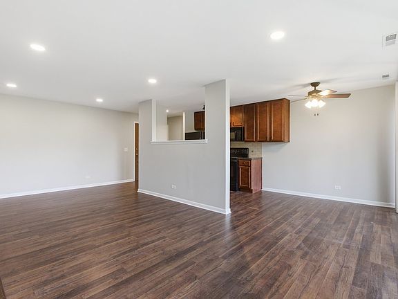4th image of 6000 Oakwood Dr APT 4H