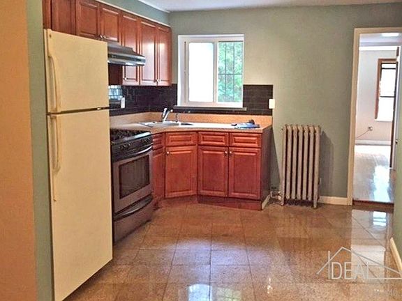 4th image of 548 Hancock St APT 1