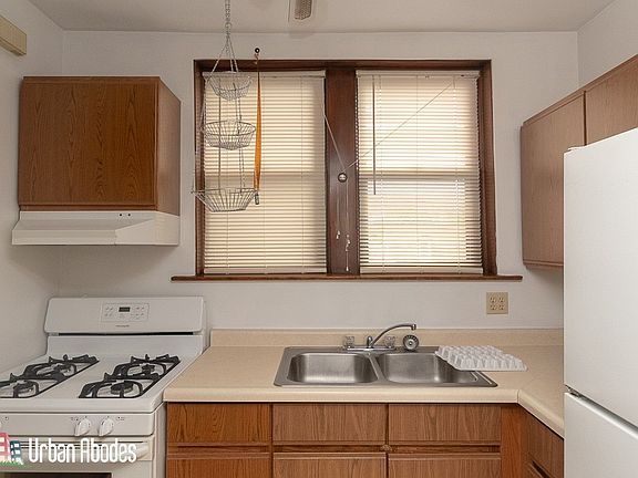 5th image of 3615 N Paulina St APT 1C