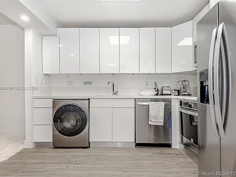 2301 Collins Ave #843 — Photo 15