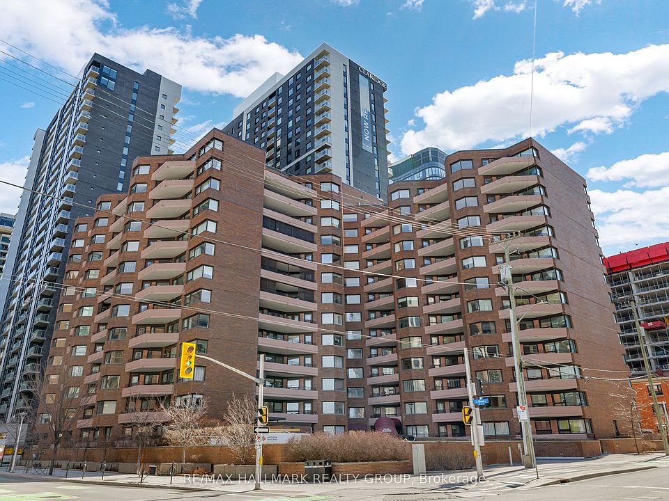 1st image of 151 Bay St #810