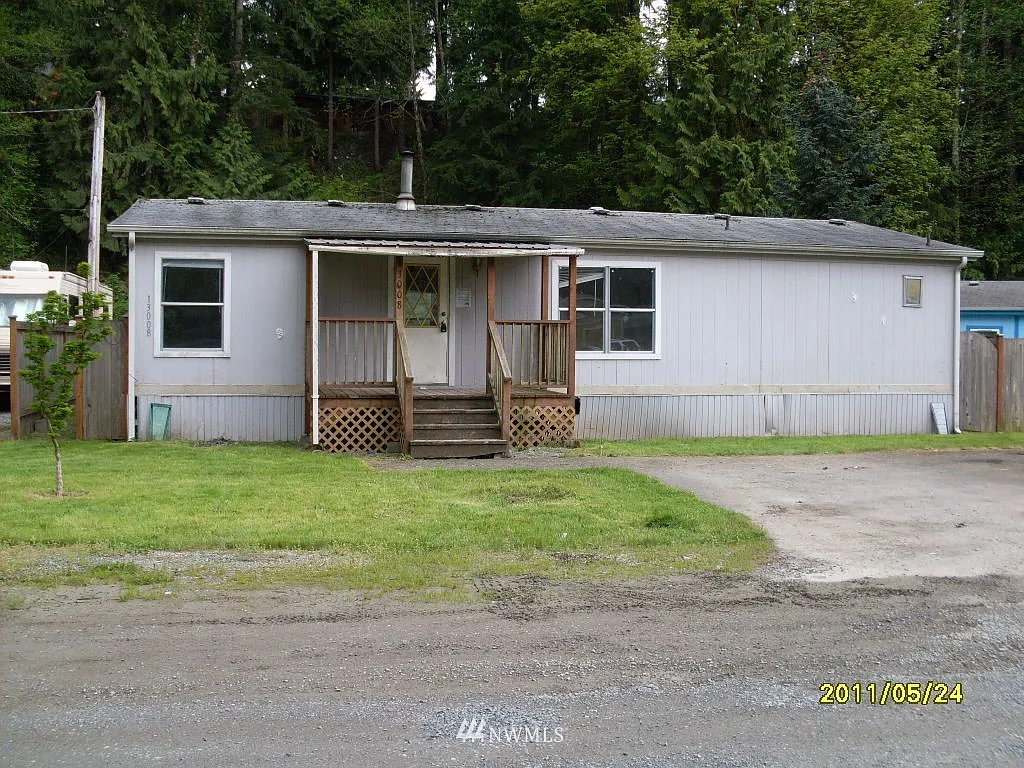 13008 S Loop View Drive NE photo 1