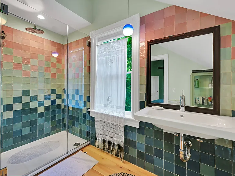 17 Montauk Avenue Ext — Photo 6