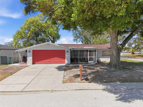 9825 Lakeside Ln, Port Richey, FL 34668