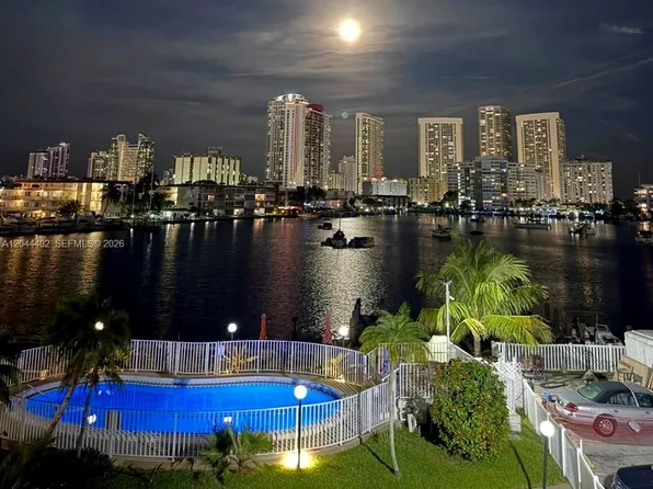 450 Golden Isles Dr APT 2H, Hallandale, FL 33009