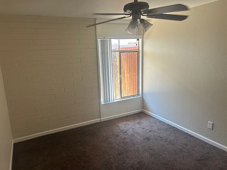 1125 E Maryland Ave #3 — Photo 8