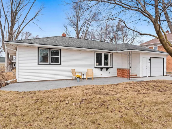 446 Main St, Wrightstown, WI 54180