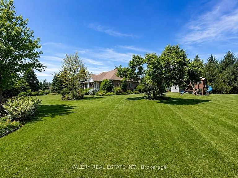 17 Southwinds Dr — Photo 2