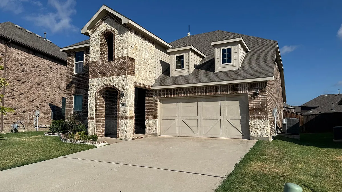 4 bed, 3.0 bath, 2827 sqft, $3,300 — Photo 2