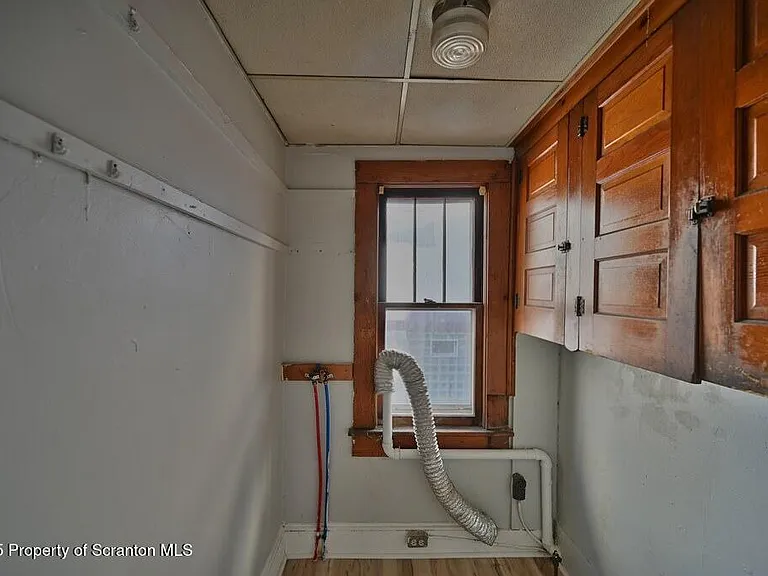 416 E Market St — Photo 23