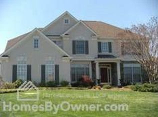 8206 Greentree Manor Ln, Fairfax Station, VA 22039