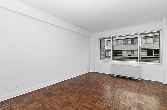 4th image of 210 E 58th St #4RC