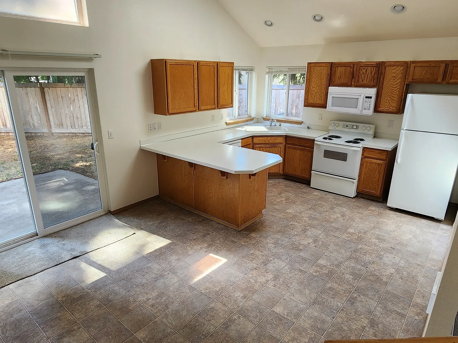 2 bed, 1600 sqft, $2,450 — Photo 4