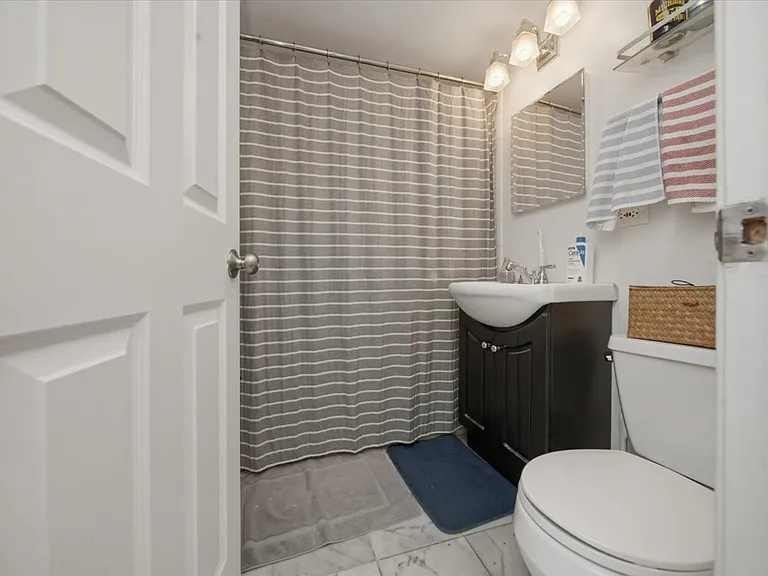542 W Arlington Pl #B — Photo 13
