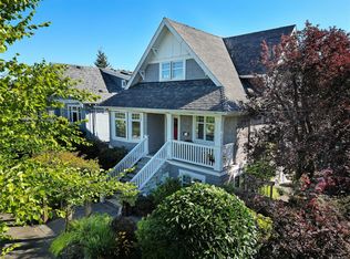 2443 Florence St, Oak Bay, BC V8R 5E7