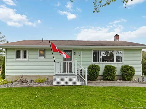 204 Macfarlane St, Fredericton, NB E3A 1V6