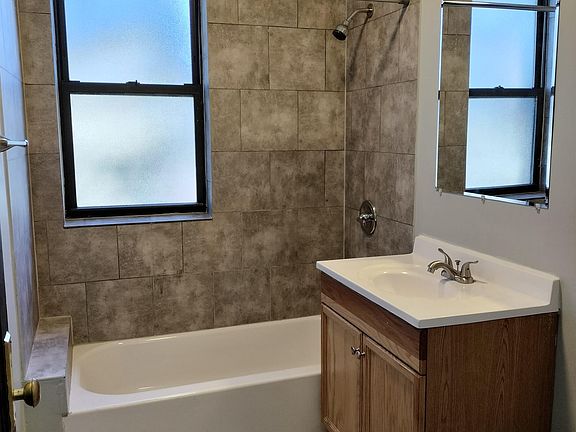 4th image of 8000 S Hermitage Ave #1