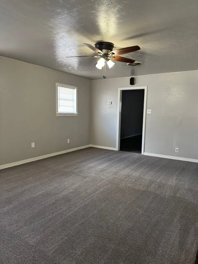 Cute 3 bedroom off in Gables Area! — Photo 4