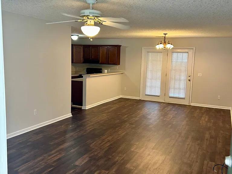 313 Lisbon Dr — Photo 12