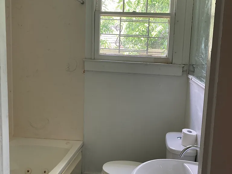 1018 S Carrollton Ave #A — Photo 5