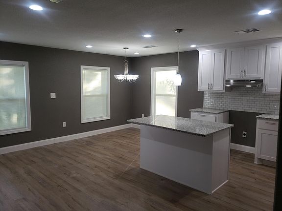 2nd image of 925 N 28th St