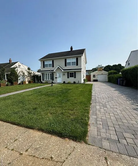 12 Green Ln — Photo 2