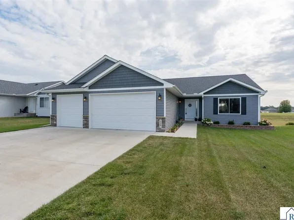 328 Cedar Trail Dr, Le Sueur, MN 56058