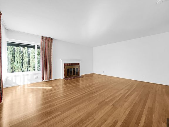 2nd image of 2725 Flores St