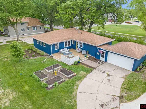 1312 Beach Pl, Fairmont, MN 56031