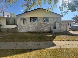 3807 W 62nd St, Camrose, AB T4V3B5